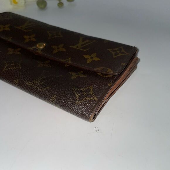 Authentic Louis Vuitton Monogram Sarah Wallet - Picture 5 of 14